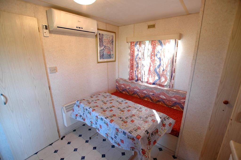 Camping Europa 2 Hotell Capoliveri  Rum bild