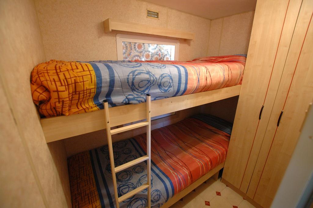 Camping Europa 2 Hotell Capoliveri  Rum bild